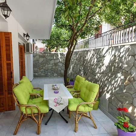 Apartment Oasis 2 *